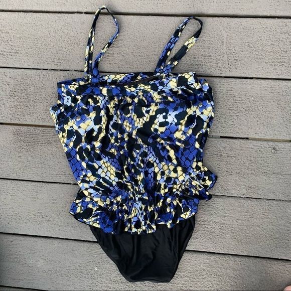 EUC Silhouette Solutions 1 PC Floral Swimsuit - Picture 4 of 14